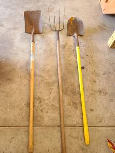 lot 3618 image: Shovels and pitchfork.