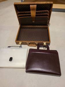 lot 4023 image: Briefcases.