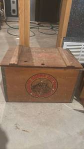 lot 4106 image: Golden Coolers Company Wooden Storage Crate