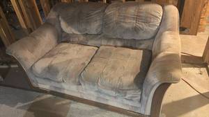 lot 4113 image: Textured Fabric Loveseat 59x 35x24