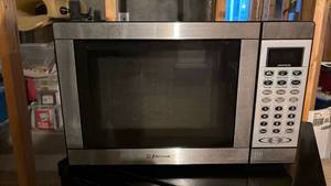 lot 4115 image: Emerson MW8780SB Microwave Oven
