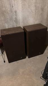 lot 4117 image: Speakers 24x14x9.5 Qty 2