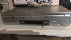 lot 4128 image: Sony DVDVHS Combo Player SLV-D350P with remote