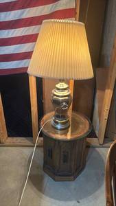 lot 4132 image: Mid-Century Glass Urn Table Lamp with Wooden Base