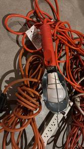 lot 4141 image: Drop light and Cords