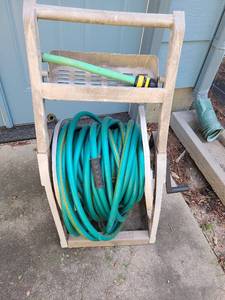 lot 5002 image: Hose reel with hoses