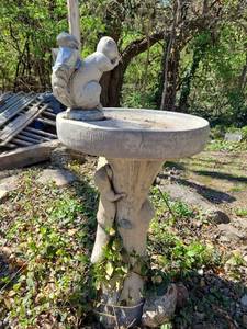 lot 5008 image: Squirrel birdbath