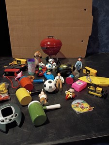lot 1351 image: Toys
