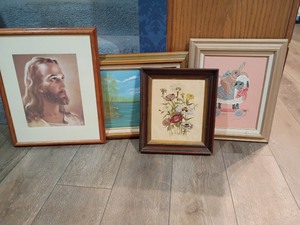 lot 1572 image: Framed wall decor, largest is 24X20
