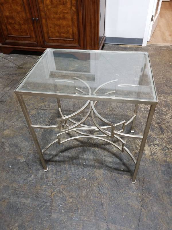 lot 20 image: Contemporary Glass Top Side Table with Metal Base
