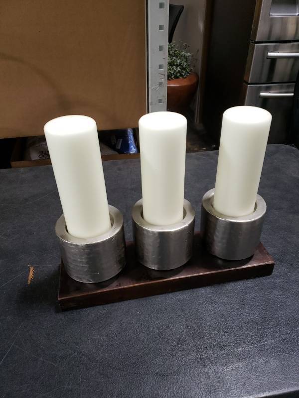 lot 57 image: 3 Candle Wood Base Decor