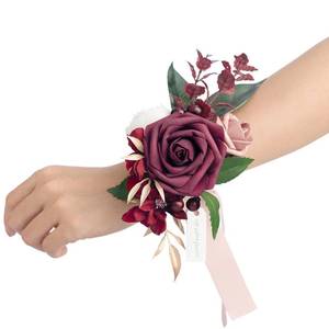 lot 4358 image: Lings Moment 2pcs Womens Corsage