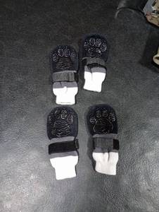 lot 4621 image: 4pk Dog Grip Socks