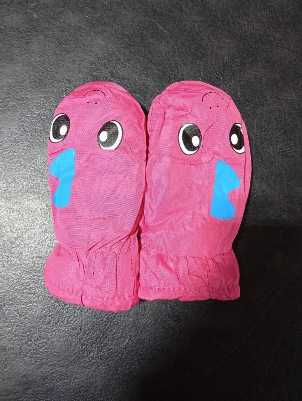 lot 3186 image: 1 Pair Little Girls Pink Winter Mittens