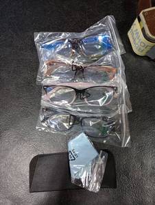 lot 6745 image: Clasaga 4pk Reading Glasses - Retail $13