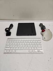 lot 25 image: Apple Computer Accessories Bundle