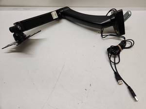 lot 33 image: North Bayou Monitor Mount USB Hub