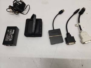 lot 43 image: Cable Matters Multi Display Adapter Kit