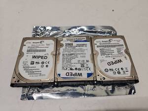 lot 64 image: Seagate 320GB 2.5 SATA Hard Drives - Lot of 3