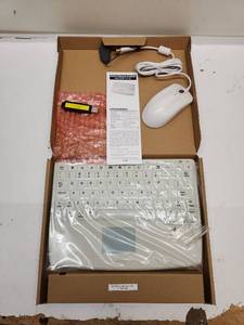 lot 98 image: Wireless Keyboard and Mouse Combo Set