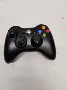 lot 123 image: Microsoft Xbox 360 Wireless Controller