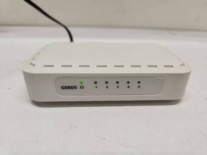 lot 129 image: Netgear GS605 5-Port Gigabit Ethernet Switch