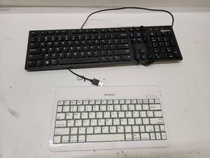 lot 134 image: Brookstone White Compact Wireless Keyboard