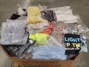 lot 56891 image: Womens Summer Clothing Old Navy - Several Hundred Plus Sizes (X-4X) w tags