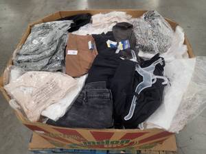 lot 56892 image: Womens Summer Clothing Old Navy - Several Hundred Plus Sizes (X-4X) w tags