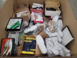 lot 56895 image: WomenMen Shoe Variety Pallet