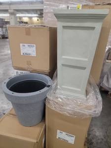 lot 60682 image: 4 each (8 total planters)