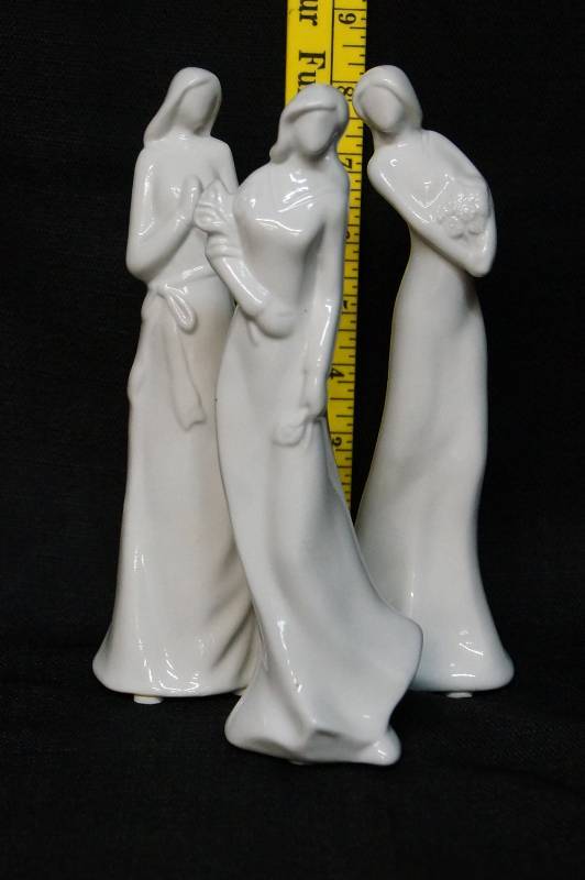 lot 212 image: Set of 3 Ceramic Figures- Women
