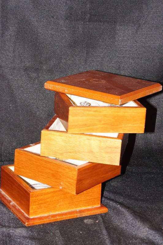 lot 229 image: Unique Jewelry Box and Contents