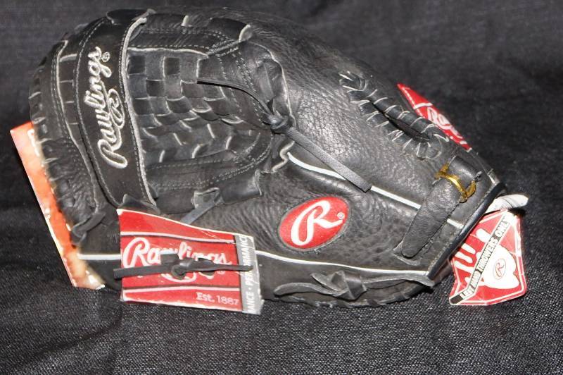 lot 236 image: New Rawlings Baseball Mitt- Glove  Leather
