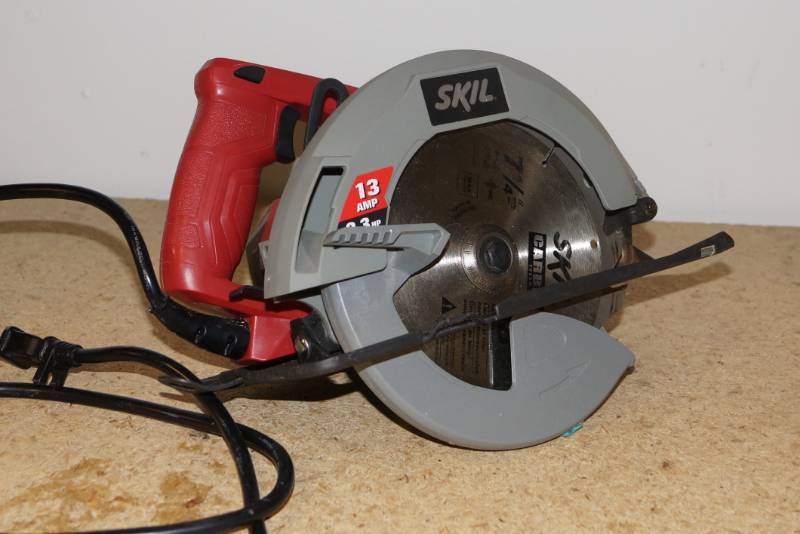 lot 260 image: SKIL Circular Saw