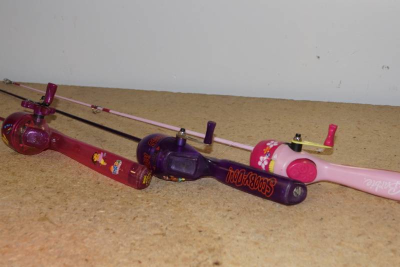 lot 266 image: Little Girls Fishing Pole Lot