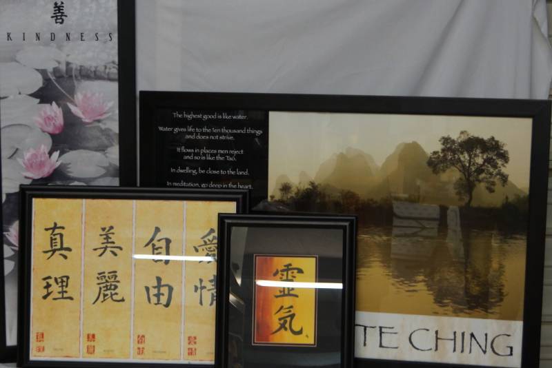 lot 303 image: Oriental Themed Decor-  Zen