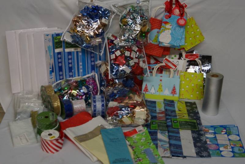 lot 320 image: Ribbons Bags and Other Gift Wrapping Supplies