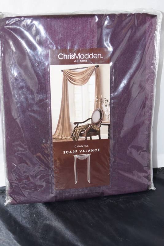 lot 325 image: Scarf- Valance