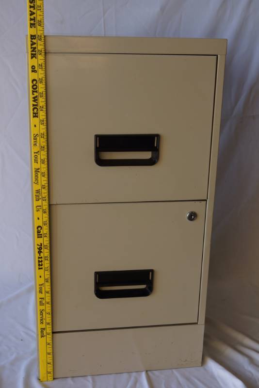 lot 361 image: 2 Drawer Metal File Cabinet With Hanging Files