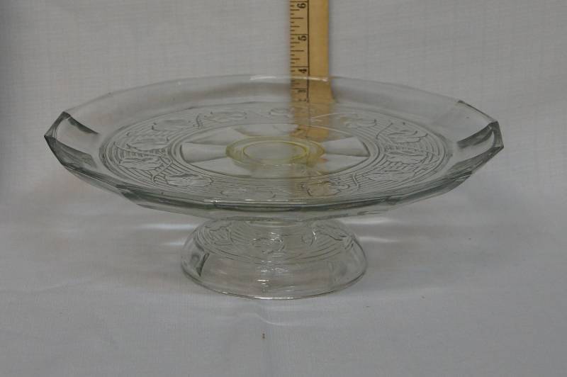 lot 376 image: Glass Cake Platter