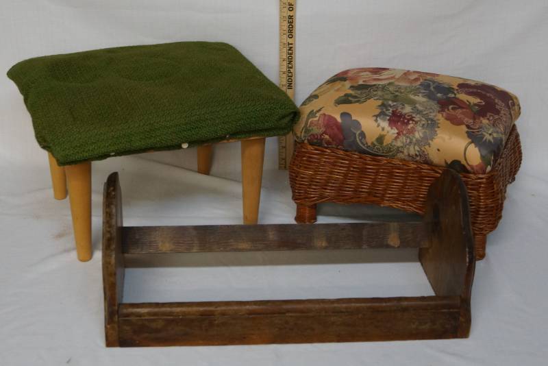 lot 379 image: Ottoman2  Wall Shelf1   Good Lot