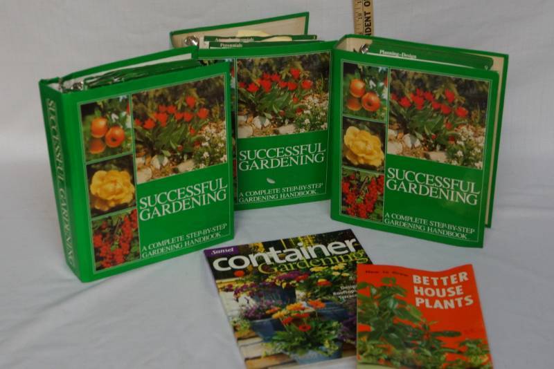 lot 382 image: Gardening Books- Folders