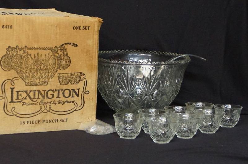 lot 388 image: Punch Bowl Set-  Great For Holidays