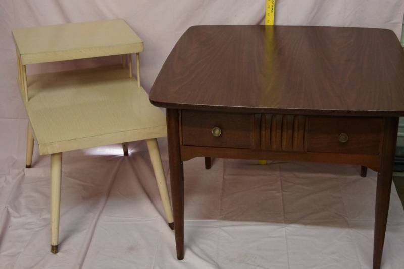 lot 398 image: End Table Lot of 2-  1 Vintage