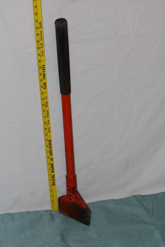 lot 414 image: Log Splitting Axe