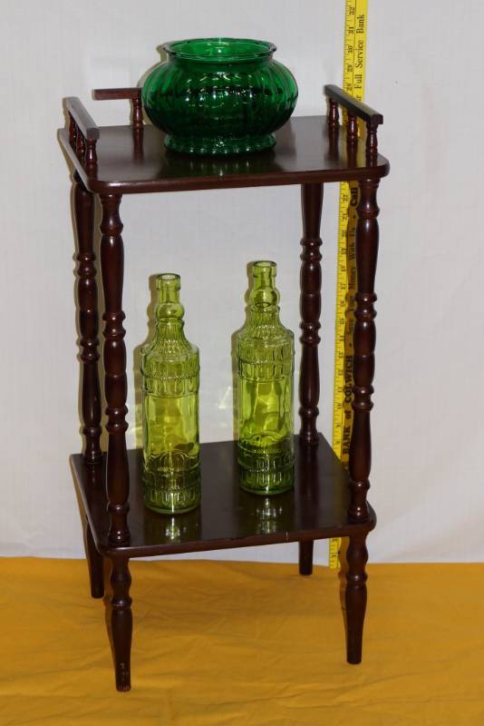 lot 451 image: Adorable Wooden Shelf with Vintage Glass Vases