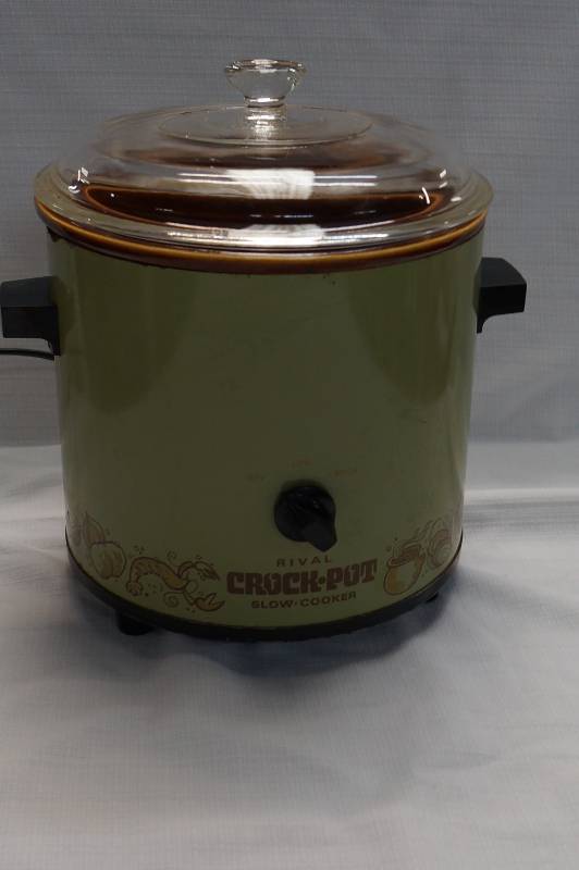 lot 417 image: Olive Green Crock Pot- Slow Cooker