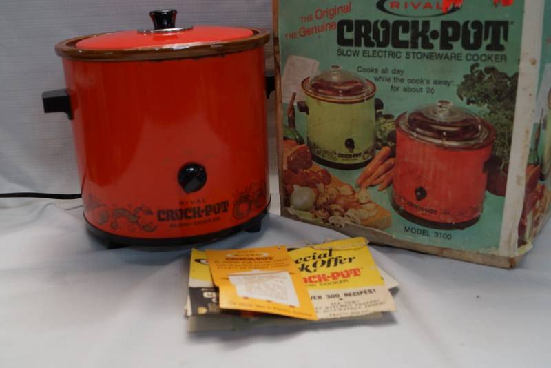 lot 419 image: 3 12 Quart Crock Pot