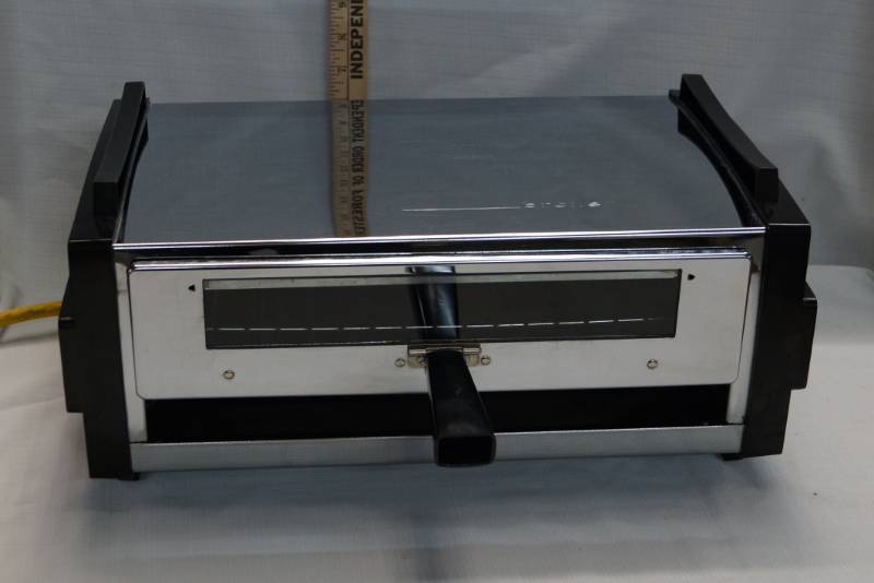 lot 427 image: Toasmaster- Broiler Oven